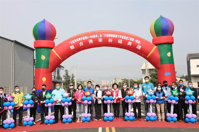 台中环线（74线）快速道路大里草湖地区将增设匝道，原都市计画区内中山路（AI-005）将延伸至台74线桥下平面道路，29日下午举行通车典礼。（冯惠宜摄）