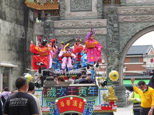 已中断10多年的台南学甲后社角西龙宫艺阁「七鹤」，将在今年「学甲上白礁」谒祖遶境祭典復阵。（学甲慈济宫提供／张毓翎台南传真）