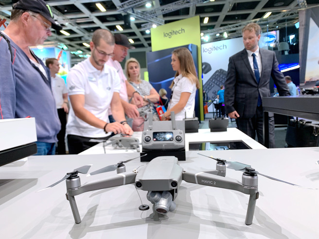 大疆公司澄清在德禁售下架，称是合作方遭攻击后採取预防措施，该公司产品无法做为军事用途。图为大疆人机参加柏林国际电子消费品展览会（IFA）。（图／中新社）