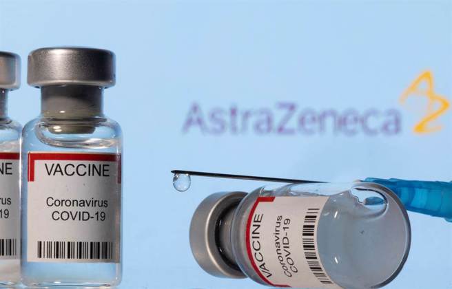 一名台北市50多歲女性，因接種AZ疫苗後死亡，獲VICP審議核予600萬元救濟金。圖為AZ疫苗。(圖/路透社)