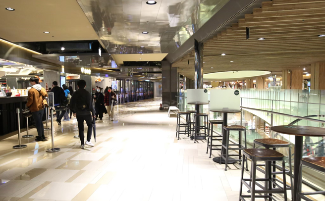 本土疫情大爆發，衛福部長陳時中表示，過去舊有的升降級標準現在已經不適用，並透露不升三級原因。示意圖。(資料照/陳俊吉攝)