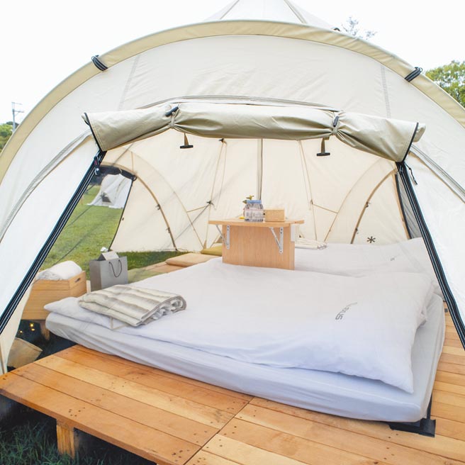 野营帐内的空间宽敞舒适。（陈大任摄）