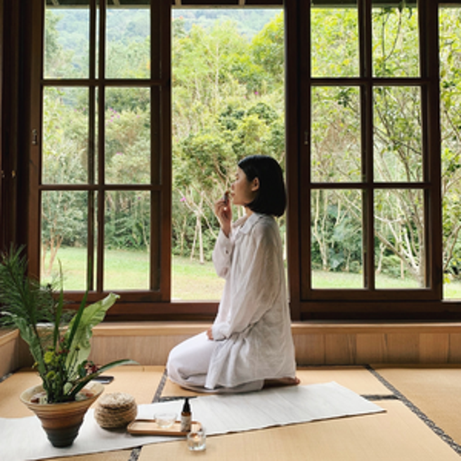 京站31日起到5月8日推出「女王加碼抽！擁抱大地療の旅！」抽獎；漫旅山林精油療癒，芳香精油療癒和自然庭院，谷關二日，價值19600元，共2組名額。（京站提供）