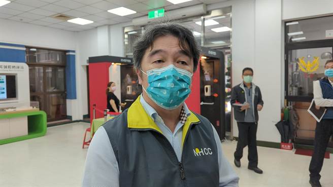 30日上午，中央流行指揮中心醫療應變組副組長王必勝再到基隆市府討論防疫措施，呼籲民眾快篩能更踴躍。（陳敬哲攝）