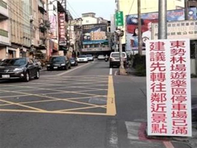 迎接春季赏萤旺季登场，东势警分局将加强交通疏导。（警方提供）