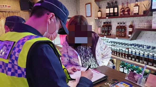 基隆市政府昨查获3家卡拉OK小吃店未依防疫规定开业。（基隆市政府提供／陈彩玲基隆传真）