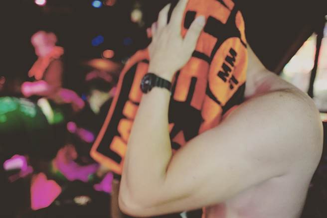 全联先生在脸书解释跳水始末。（图／FB@我是邱彦翔 谢谢）