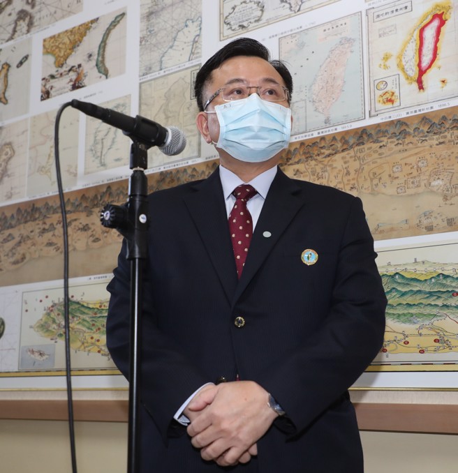 國家通訊傳播委員會（NCC）主委陳耀祥（見圖）30日赴立法院交通委員會，出席「近年多起新聞台爭議風波談國家通訊傳播委員會審照制度如何維護媒體自由與受眾權益」公聽會，會前接受媒體訪問。（劉宗龍攝）