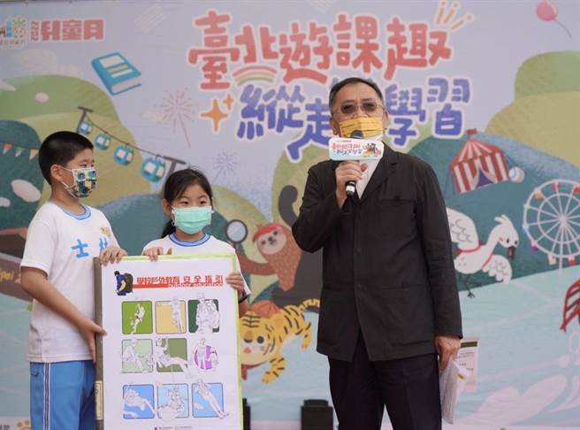 蔡炳坤强调，陈信瑜是劳动局长，身为首长在言论方面显有不当，所以违反公务员服务法规定，所以会建请行政处分。（北市教育局提供／游念育台北传真）