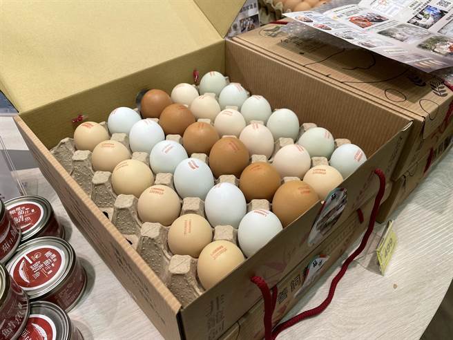 家樂福「一輩子友善環境和動物的意識」，一年份動物福利雞蛋。（家樂福提供） 