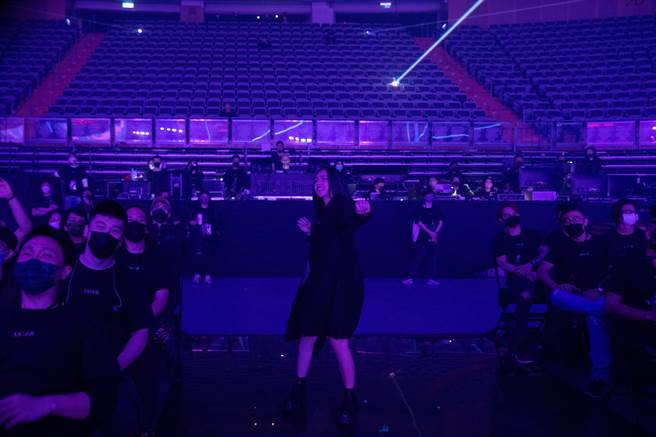 阿妹素顏彩排，被称讚肤质超好超美。EMI音乐提供