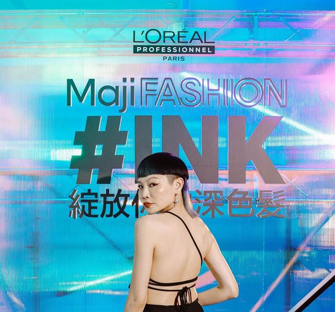 时尚造型师Judy Chou INK夜墨彩-夜墨蓝。（巴黎莱雅PRO提供） 