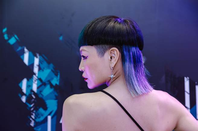 时尚造型师Judy Chou INK夜墨彩-夜墨蓝。（巴黎莱雅PRO提供） 