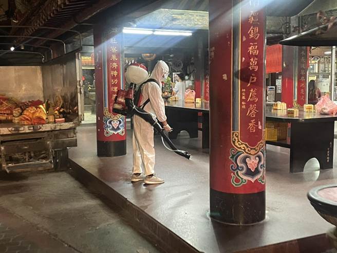 其中26日晚间还在受天宫香客大楼过夜，卫生局表示，目前所有足迹都已经消毒完毕，呼吁民眾不要恐慌。(卫生局提供／吴建辉南投传真)