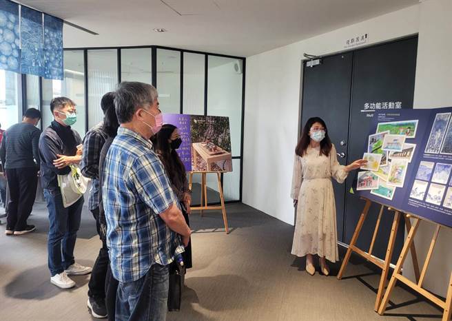 大甲高中110学年度復科第一年教师带领高一同学，首次特色课程成果展30日起于市立图书馆外埔分馆展出。(大甲高中提供)