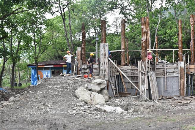 高雄市那玛夏区卡那卡那富族祭仪场已经在动工新建，预计今年5月下旬完工。（林瑞益摄）