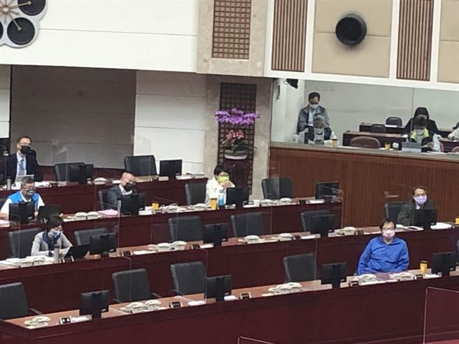 北市劳动局长陈信瑜爆出助选黄珊珊争议，调查报告今出炉。（杨亚璇摄）