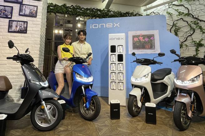 油价持续飙涨，电动车话题再起，业者趁势掀起资费大战，光阳KYMCO推出Ionex车能网 3.0适逢一周年，今（30日）推出全新「劲量骑」资费方案，企图以全面超越对手的优惠，抢占电动机车市场。（光阳KYMCO提供）