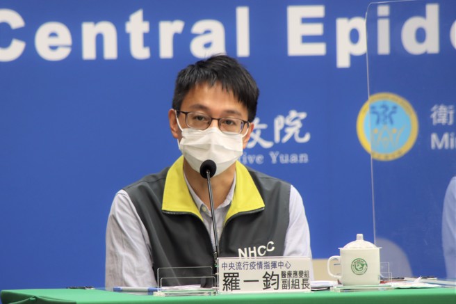 本土疫情升溫，今天一口氣新增4條感染源不明的傳播鏈，中央流行疫情指揮中心醫療應變組副組長羅一鈞表示，目前國內共有19條感染源不明傳播鏈。(圖/指揮中心提供)