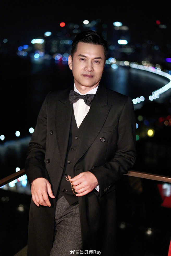 吕良伟过去虽曾与女富商传出热恋，但现任太太的财力一样惊人。（图／微博@吕良伟）