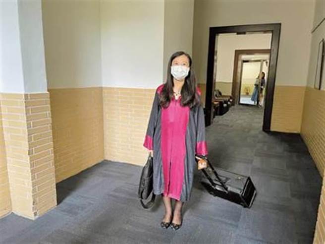 诸庆恩再审案，当时的高检检察署检察官陈佳秀在法庭感伤地说，因富商与司法人员不当往来造成「失衡的天平」。（本报资料照片）