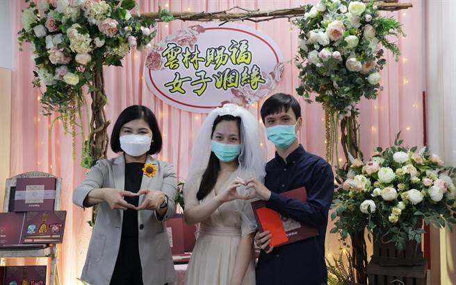 云林县人口「跌跌不休」破67万，县府送新人结婚好礼鼓励生育。（张朝欣摄）