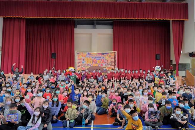 桃園市消防局第一救災救護大隊大林分隊30日於桃園區建德國小舉辦今年度防災防火宣導活動。（消防提供）