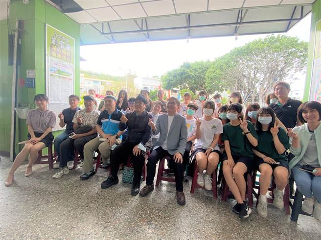 2022第8届爱台东梦想资助计画30日公布得奖名单，今年最终评选出8组，平均年龄21岁。（蔡旻妤摄）