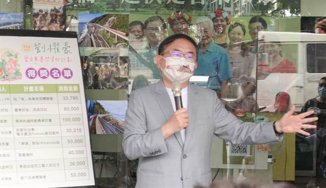 2022第8届爱台东梦想资助计画30日公布得奖名单，今年最终评选出8组，平均年龄21岁。（蔡旻妤摄）