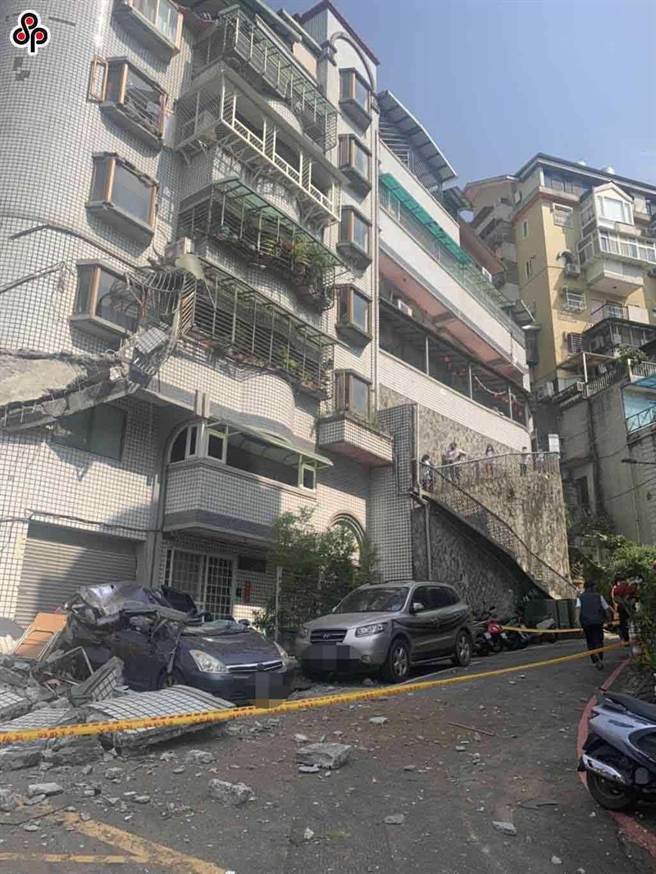 台北市文山區再興社區一棟大樓外牆19日突然倒榻，所幸無人傷亡。（本報資料照）