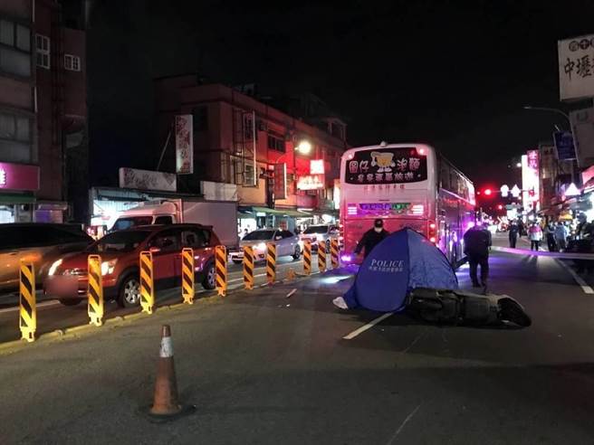 桃园市八德区29日晚间发生死亡交通事故。（八德警分局提供／陈梦茹桃园传真）