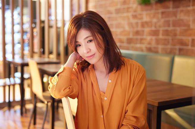 苏慧伦为全联咖啡演唱年度主题曲〈我是我的〉。（相信音乐提供）