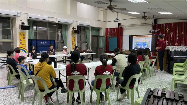 少子化时代家长选择学校意识抬头，各级学校争抢学生，招生俨然成为学校办学绩效的指标之一，南投县国姓乡长福实验小学，近日举办堪称大学等级的招生说明会，吸引家长注意。(校方提供／吴建辉南投传真)