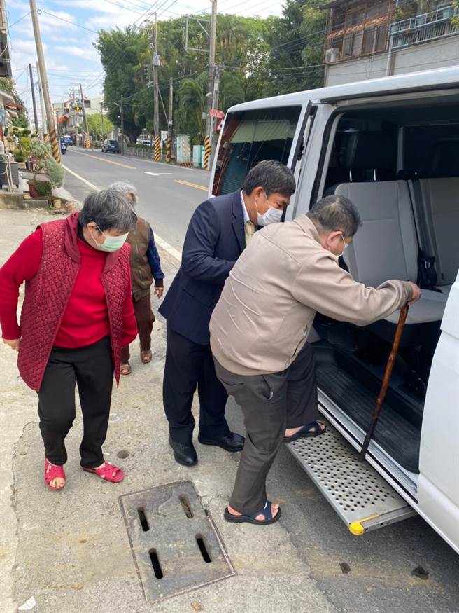 白河區公所表示，同時段2人以上預約就醫即可發車，採事前登記制，需看診前2天預約。（白河區公所提供／張毓翎台南傳真）