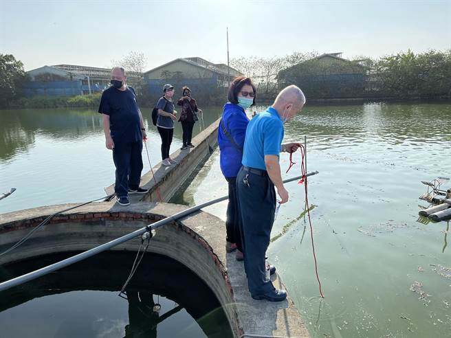 推广地方创生，云林县水林乡「好虾冏男社」推出生态池垂钓活动。（好虾冏男社提供／张朝欣云林传真）