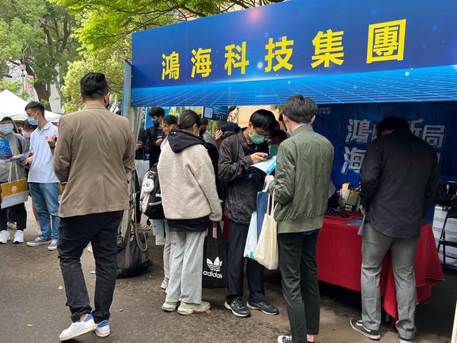 东海大学今年就业暨实习徵才博览会，除实体徵才活动外，同时办理线上徵才。（东海大学提供／陈淑芬台中传真）