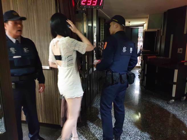 本土疫情持續延燒，台北市衛生局今公布案23122和23123足跡。圖為帝都商務會所。（本報資料照）