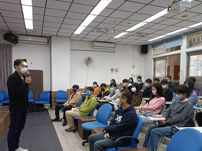 金大建筑系期待「建筑设计」微课程的安排，让高生中对环境与相关领域的连结有更多认识。（金大提供）