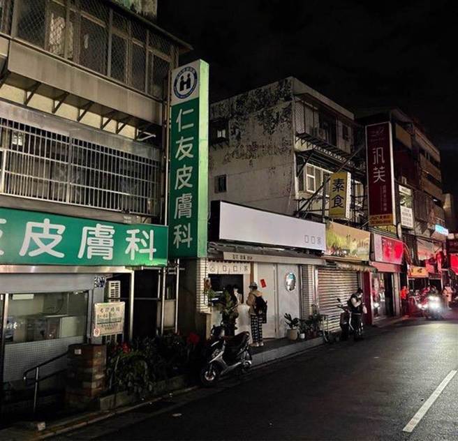 士林捷运站周边出现停电状况。（摘自ptt八卦板）