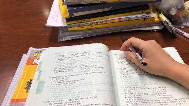 准备研究生考试。（作者提供）