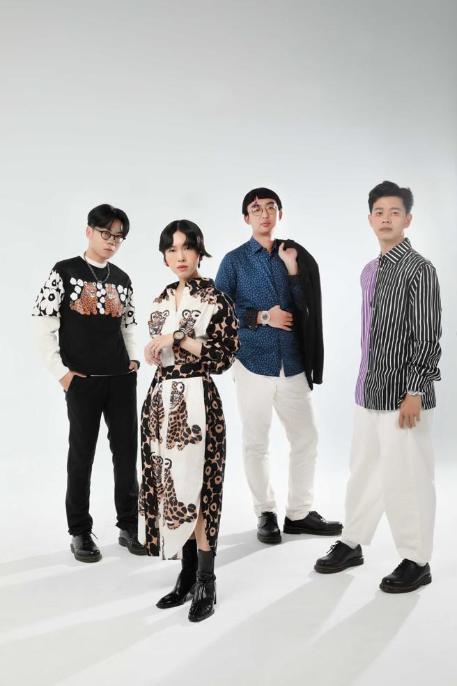 淺堤出第二張專輯《婚禮之途》獲得各方好評，在專場、音樂祭上吸引大票粉絲到場支持，此次為本報獻上首次「表」現 。（攝影/石智中、表／SWATCH、服裝/Marimekko 、Paul Smith、造型/豆豆@漂亮東西、髮/Allen Chueh @HAIRMOSA LAB、妝/Eddi Shi、Melody Chan）