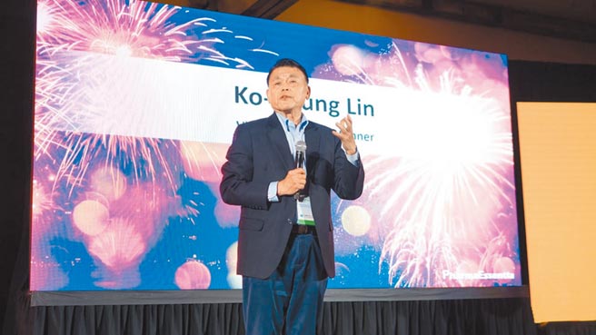 药华药执行长林国钟飞往美国参加第一届行销大会，感受团队热忱。图／业者提供