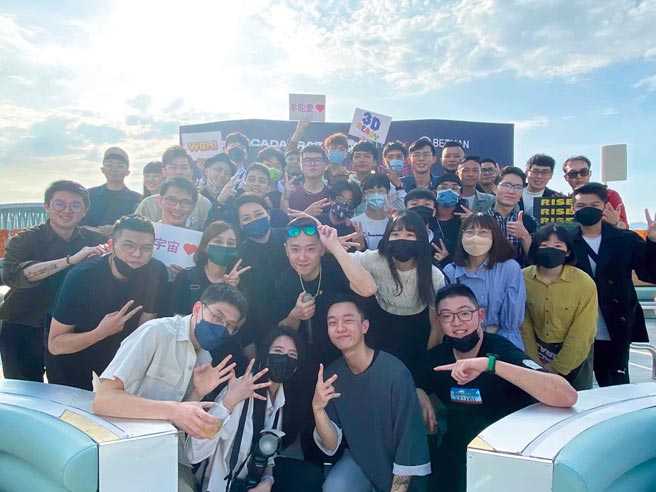 「NFT凝聚亚洲－快闪派对」现场有许多国际NFT业者一起聚集，羊驼在社群聚集力相当强。图／羊驼社群官方提供