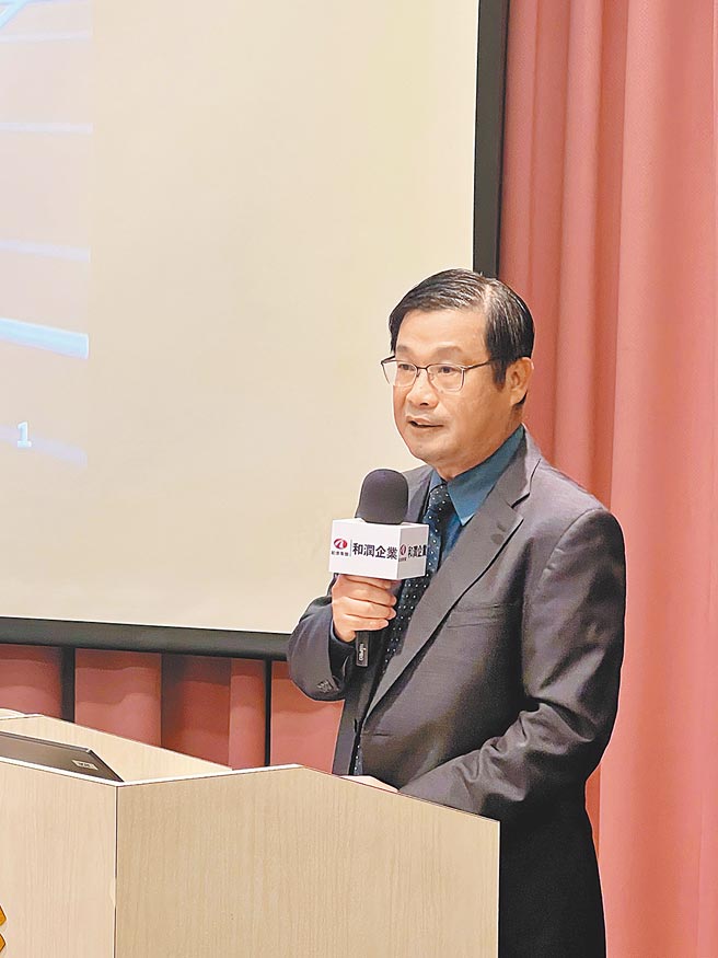 和润企业董事长刘源森透过实体法说会，揭示未来将聚焦和润3.0三大经营方针。图／业者提供