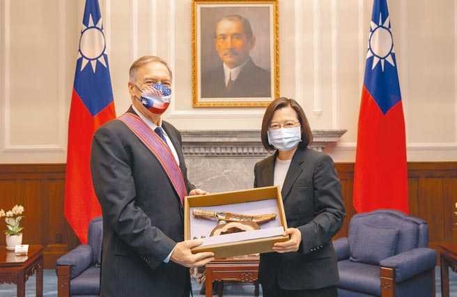 美國前國務卿蓬佩奧（Mike Pompeo）本月初訪問台灣，呼籲美國應該立即給予台灣「外交承認」。他近日接受美國智庫「哈德遜研究所」訪談時，再次表示美國應該「承認」台灣是一個獨立的國家，因為「戰略清晰」才能降低風險。（本報資料照片）