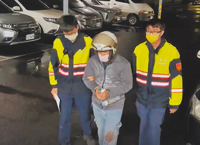 林姓男子(中)是货运行司机，与李姓死者常因工作问题意见不合；此次约对方出来谈判，竟在公司门口停车场，持麵包刀杀死对方。（民眾提供／谢琼云彰化传真）