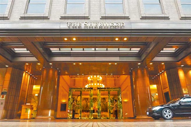 北市老牌饭店近年受疫情影响营运困难，多家业者着眼容积奖励、低利诱因，全市因此掀起危老改建潮，其中西华饭店就成功取得40％容积奖励，按市场行情，等于市府送给对方150亿现金。（西华饭店提供／黄婉婷台北传真）