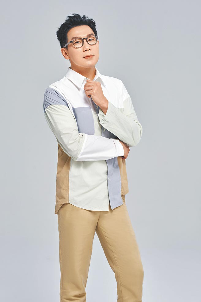 品冠5月將在北流開唱，近來推出新歌邀來大陸民謠組合「房東的貓」合作。（種子音樂提供）