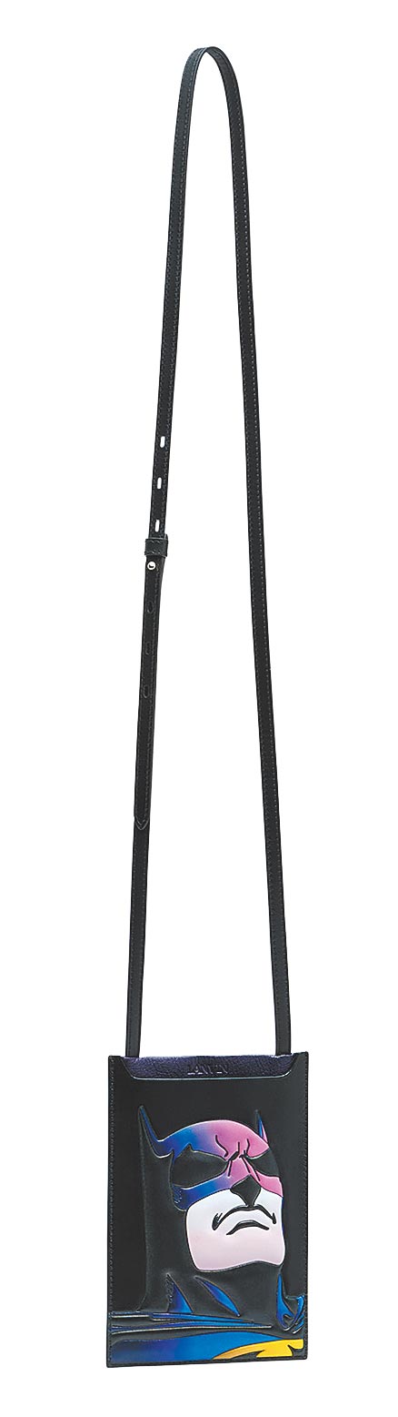 LANVIN x DC蝙蝠侠手机包，2万300元。（LANVIN提供）