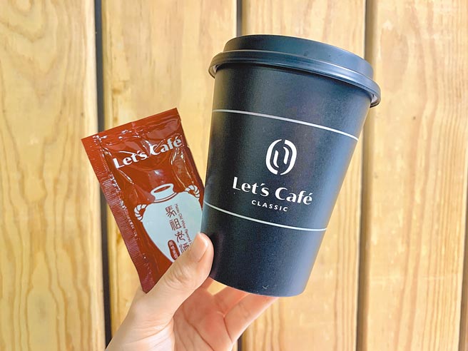 全家推百项指定商品第二件4折好康，并开卖限量饮品。（全家提供）